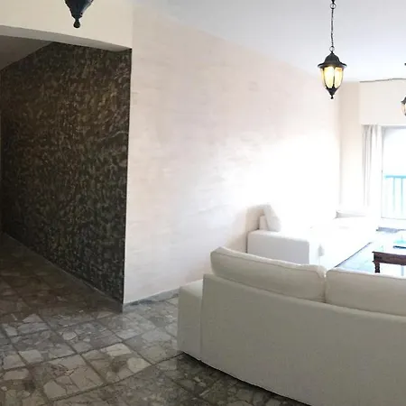 Spectacular 3 Bed Apartment *