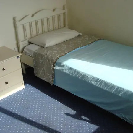 Spectacular 3 Bed Apartment *